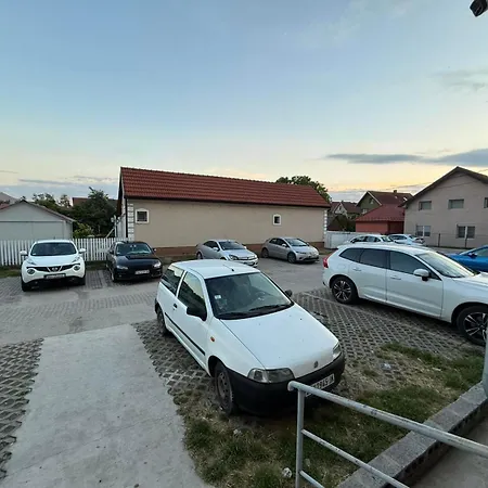 Apartment Element Obrenovac, Privatni Parking